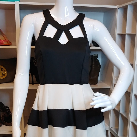 CRYSTAL DOLL CUT-OUT SCUBA FIT & FLARE DRESS S - Picture 4 of 11